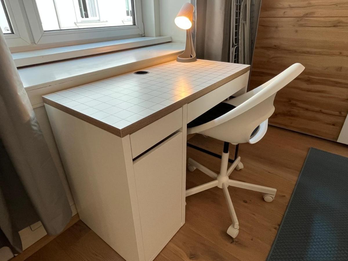 Stylish Apt Near Urania 1Br Apartment Wina Bagian luar foto