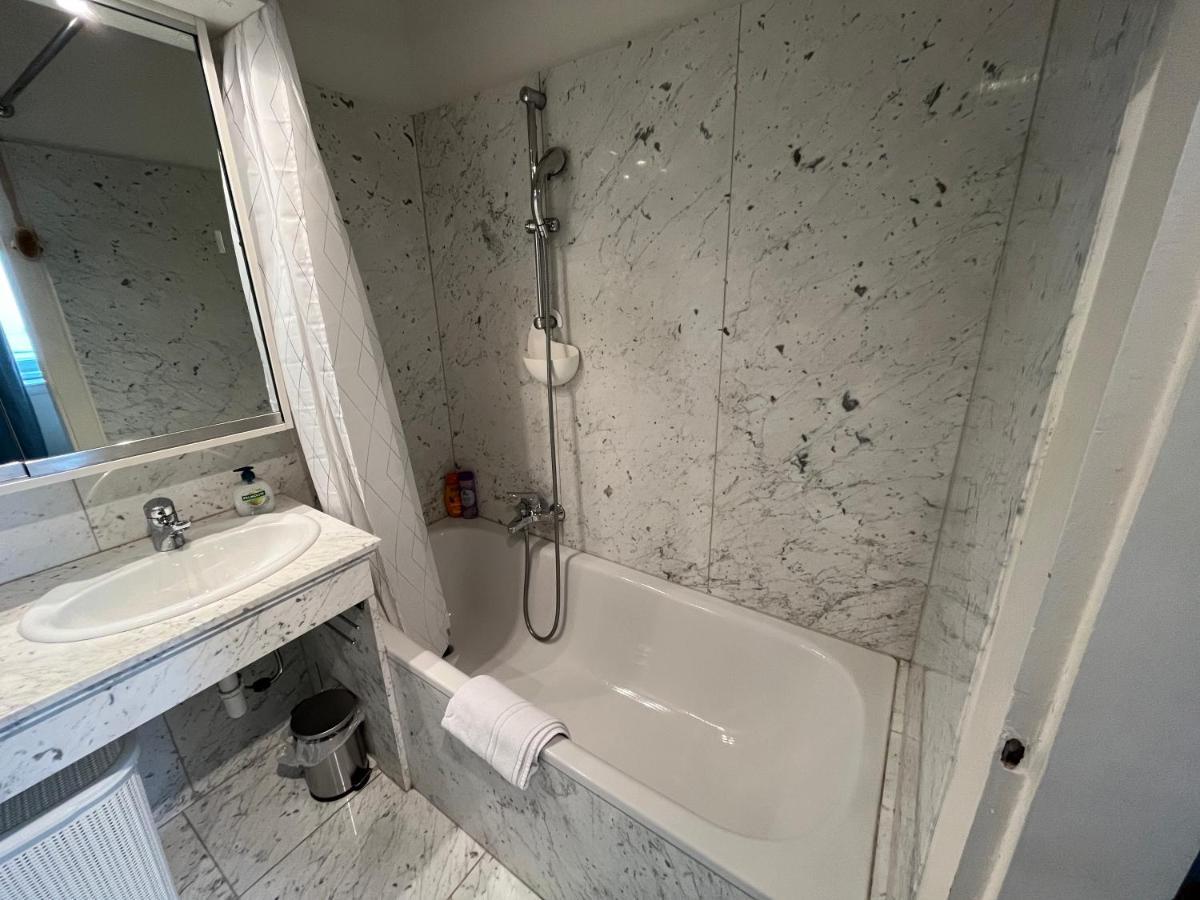 Stylish Apt Near Urania 1Br Apartment Wina Bagian luar foto
