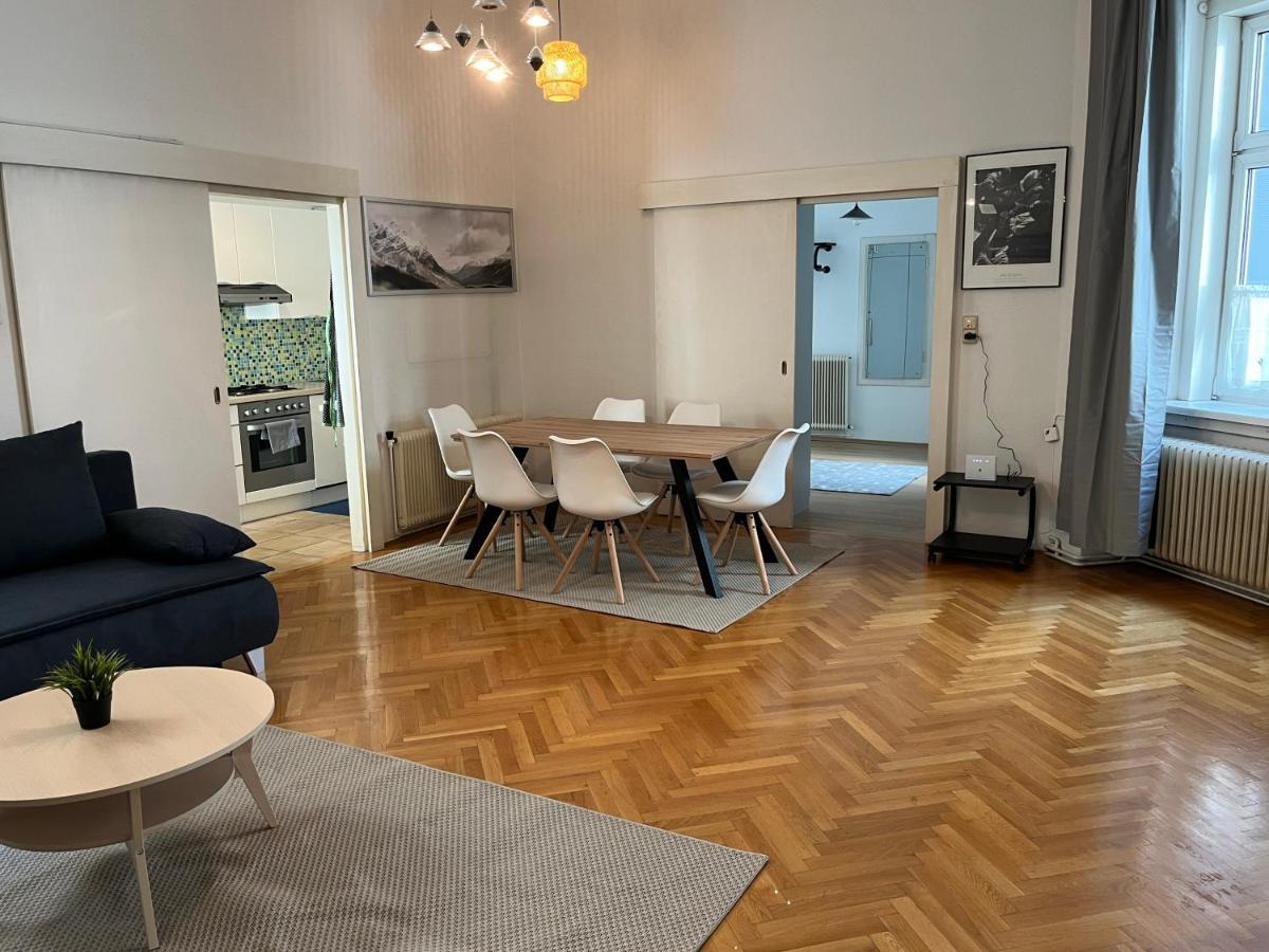 Stylish Apt Near Urania 1Br Apartment Wina Bagian luar foto
