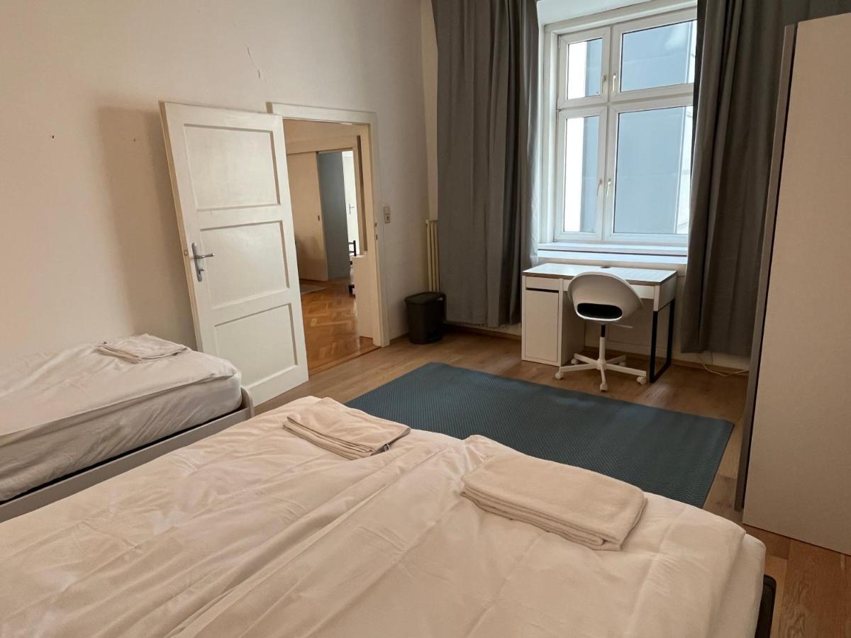Stylish Apt Near Urania 1Br Apartment Wina Bagian luar foto