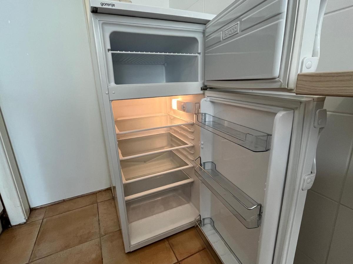 Stylish Apt Near Urania 1Br Apartment Wina Bagian luar foto