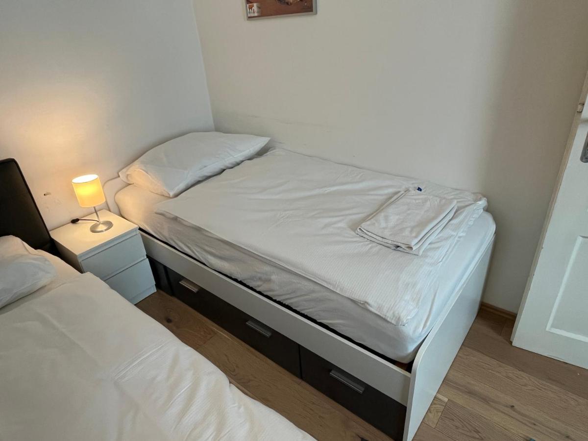 Stylish Apt Near Urania 1Br Apartment Wina Bagian luar foto